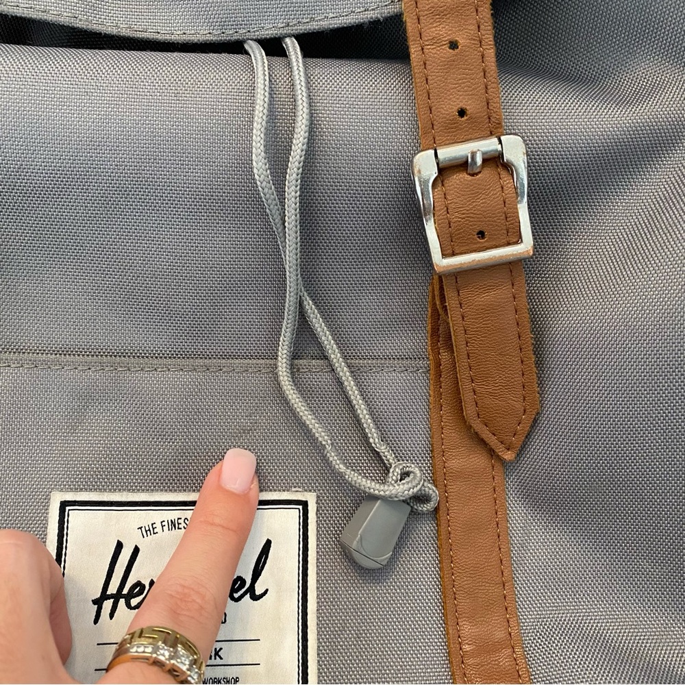 SOLD Herschel Grey Retreat Backpack - Picture 11 of 13